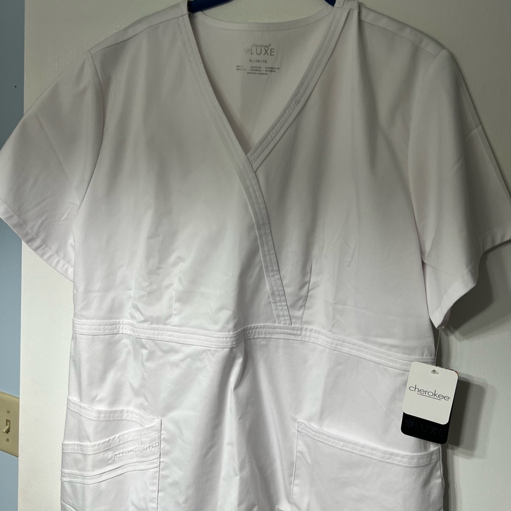 NWT Cherokee Luxe XL scrub top